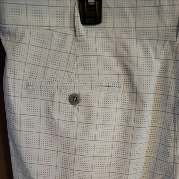 PGA Tour Shorts Motionflux 360 Active Stretch Waistband~White and light gray - Picture 3 of 8